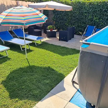 Apartment Depandance Con Piscina In Uso In Esclusivo In