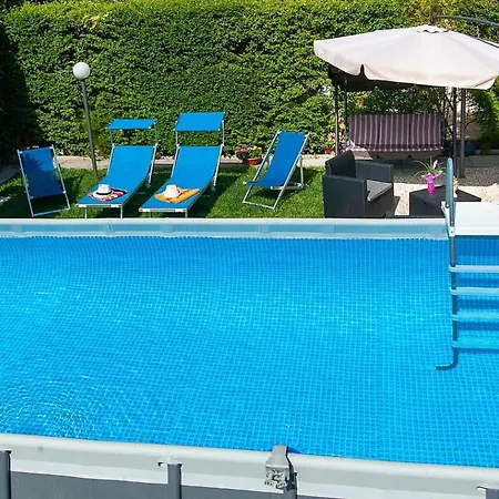 Depandance Con Piscina In Uso In Esclusivo In * Sant'Antonio Abate