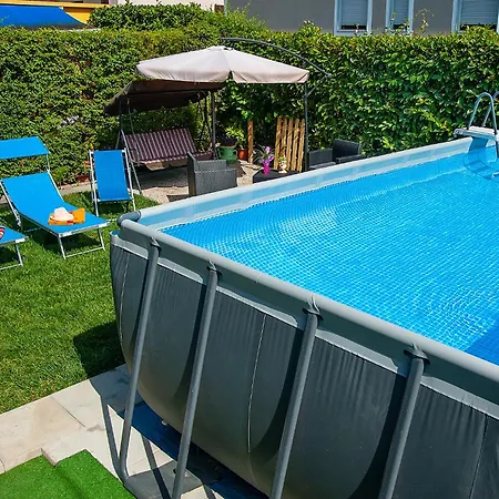 Depandance Con Piscina In Uso In Esclusivo In